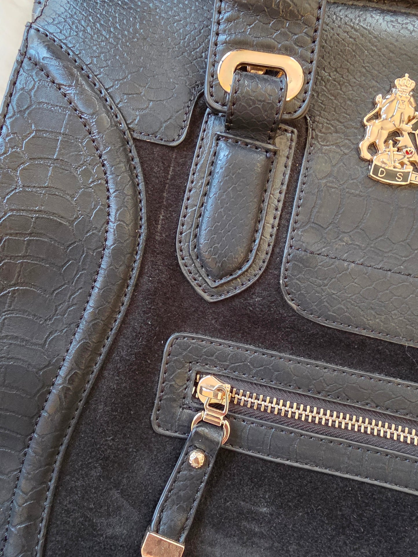 DS UK 1948 Elegant Black Handbag